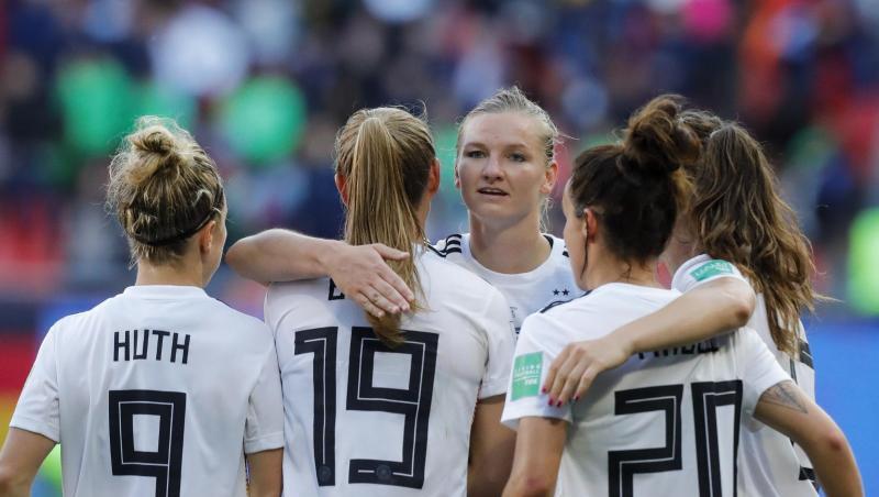Zweites WM-Spiel, zweiter Sieg: Die DFB-Frauen setzten sich mit 1:0 gegen Spanien durch. Zweites WM-Spiel, zweiter Sieg: Die DFB-Frauen setzten sich mit 1:0 gegen Spanien durch.