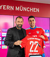 Der neue Defensivstar beim FC Bayern: João Cancelo, den Sportvorstand Hasan Salihamidzic (l.) von Manchester City ausgeliehen hat. Der neue Defensivstar beim FC Bayern: João Cancelo, den Sportvorstand Hasan Salihamidzic (l.) von Manchester City ausgeliehen hat.
