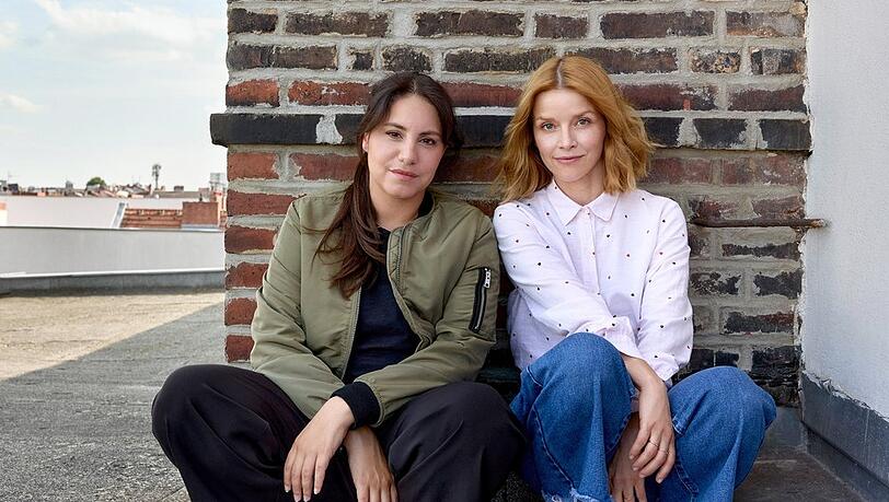 Almila Bagriacik als Hauptkommissarin Mila Sahin und Karoline Schuch (r.) als Polizei-Psychologin Elli Krieger ermitteln künftig zusammen im Kieler "Tatort".