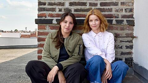 Almila Bagriacik als Hauptkommissarin Mila Sahin und Karoline Schuch (r.) als Polizei-Psychologin Elli Krieger ermitteln künftig zusammen im Kieler "Tatort".
