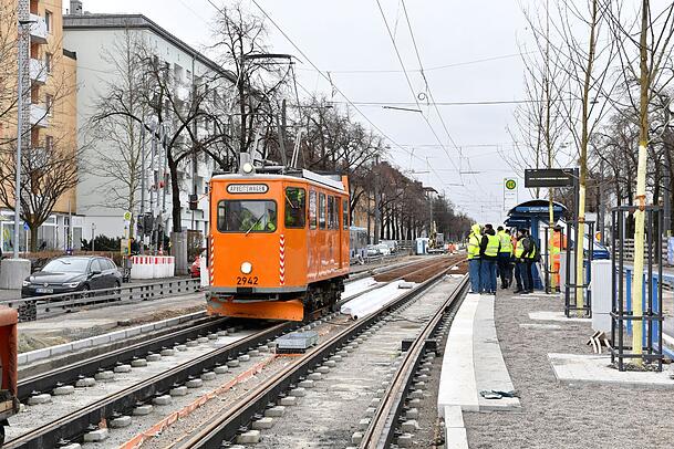 Auch mit diesem historischen Fahrzeug hat die MVG die neue Strecke getestet.