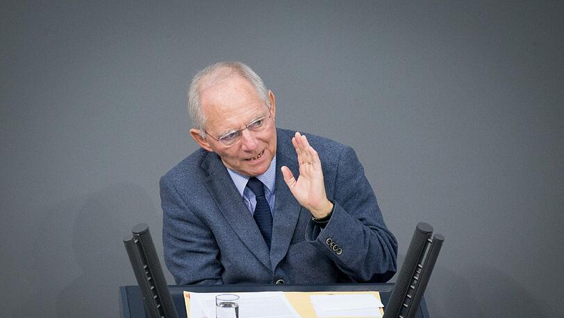 Peilt das dritte Jahr in Folge die "Schwarze Null" an: Bundesfinanzminister Wolfgang Schäuble. Peilt das dritte Jahr in Folge die "Schwarze Null" an: Bundesfinanzminister Wolfgang Schäuble.