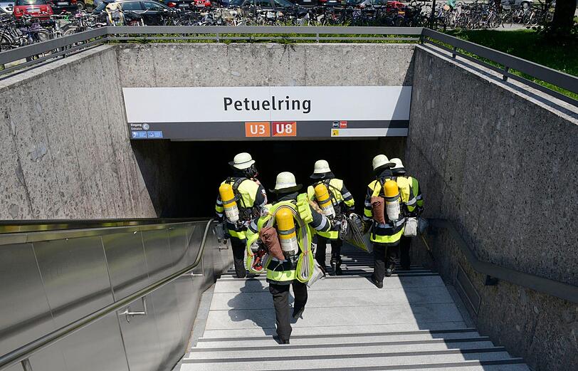 Die Feuerwehr rückte mit einem Großaufgebot zum Petuelring an.