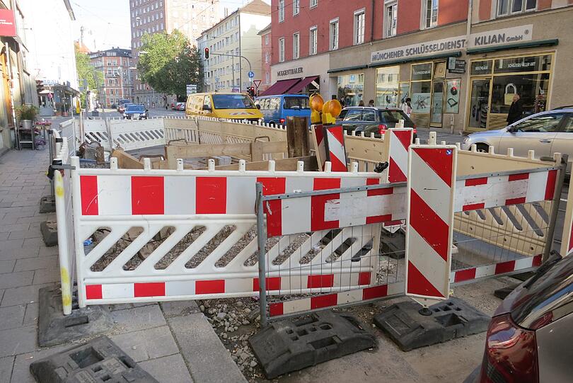 Die Baustelle am Beginn der Fraunhoferstraße nervt seit Monaten Anwohner, Rad- und Autofahrer.