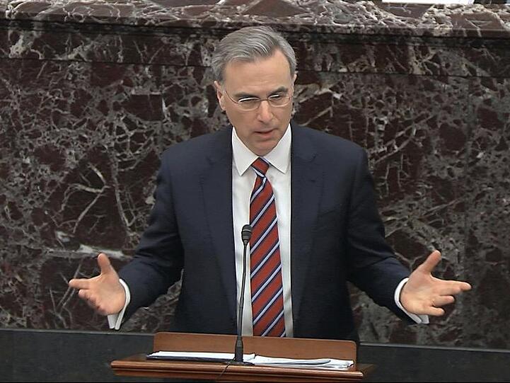 Pat Cipollone, Rechtsberater des Weißen Hauses und Leiter des Verteidigerteams, spricht im US-Senat.