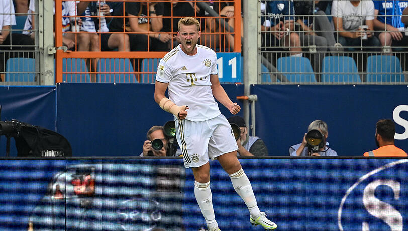 Bayerns Neuzugang Matthijs de Ligt krönte sein Startelf-Debüt mit einem Kopfballtreffer. Bayerns Neuzugang Matthijs de Ligt krönte sein Startelf-Debüt mit einem Kopfballtreffer.