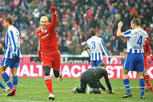 Arjen Robben jubelt über seinen Treffer zum 3:0.