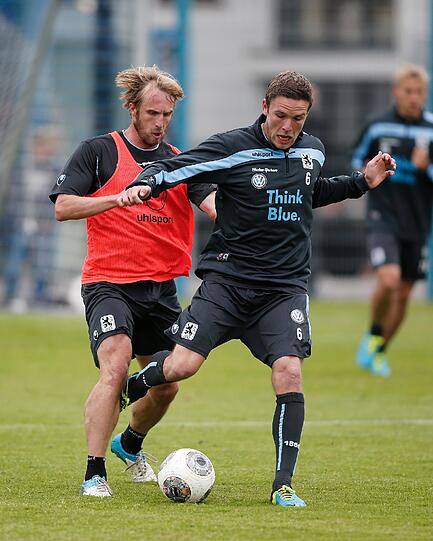 Training an der Grünwalder: Friedhelm Funkel bei der Einheit mit dem TSV 1860. Die Bilder