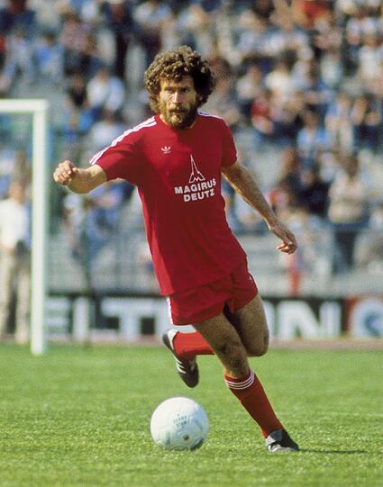 Paul Breitner spielte von 1970-74 für die Bayern. Nach der WM wechselt er, heuert aber nach Engagements bei Real Madrid und Eintracht Braunschweig 1978 wieder beim FC Bayern an.