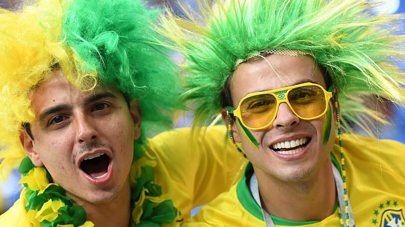 Bunt und lebendig: Fußball-Fans aus aller Herren Länder bevölkern während der WM die russischen Städte.