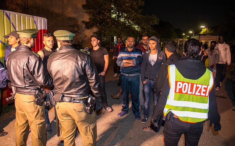 Am Donnerstagabend protestierten Asylbewerber vor der Bayernkaserne in Freimann. Die Bilder.