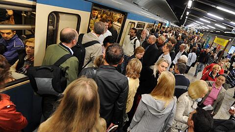 Die U-Bahnen werden vor allem im Bereich der Innenstadt immer voller: Die U9 zwischen Gisela- und Implerstraße über die Pinakotheken würde die Linien U1/U2 und U3/U6 entlasten.