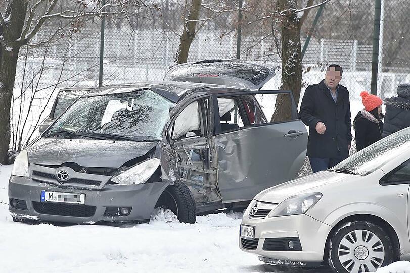 Bei dem Unfall wurden mehrere Personen verletzt.