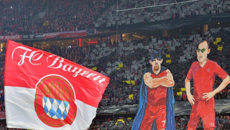 Die Bayern-Fans feiern ihre Helden Franck Ribéry und Arjen Robben. Die Bayern-Fans feiern ihre Helden Franck Ribéry und Arjen Robben.