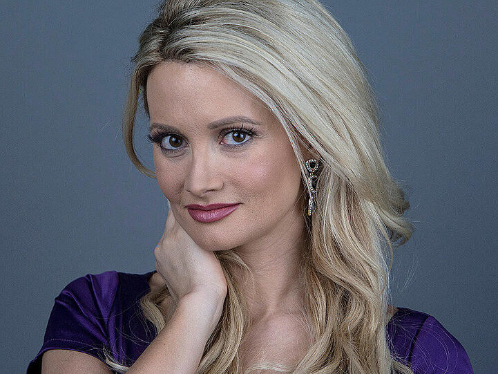 Holly Madison ist unter die Schriftsteller gegangen