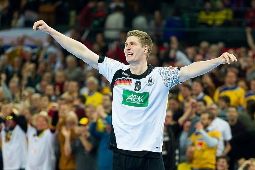 Finn Lemke (23, Abwehrchef): "Er hat bei 2,10 Meter Schuhgröße 45 - unerklärlich, wie so etwas gehen kann. Das ist aus stylischen Aspekten natürlich von Vorteil. Ich habe Größe 47, da geht es auch noch. Aber dann wird es schwierig. Er ist ein überragender Abwehrspieler und hat die Aufgabe als Abwehrchef angenommen. Er pusht die Jungs in der Kabine schon richtig, hat unglaubliches Feuer in den Augen und macht mir persönlich unglaublich viel Spaß. Er zieht die Mannschaft mit und macht bislang einen Riesenjob."