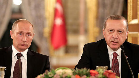 Der russische Präsident Putin soll sich mit seinem türkischen Amtskollegen Erdogan auf einen Vorschlag zu einer Waffenruhe in Syrien geeinigt haben.