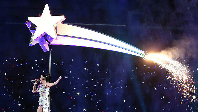 Sie ist ein Star: Mit ihrer Bühnenshow versetzte Katy Perry die Zuschauer des Super Bowls in Begeisterung Sie ist ein Star: Mit ihrer Bühnenshow versetzte Katy Perry die Zuschauer des Super Bowls in Begeisterung