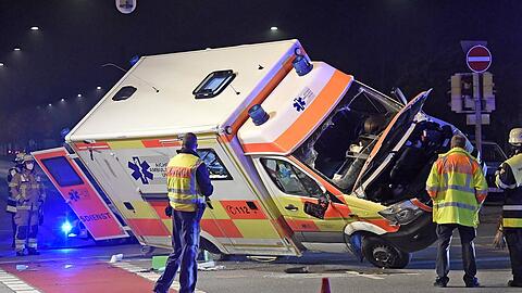 Freitagnacht ist es im Kreuzungsbereich Fürstenrieder Straße/Ecke Würmtalstraße zu einem Unfall mit zwei verletzten Personen gekommen.