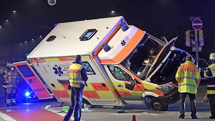 Freitagnacht ist es im Kreuzungsbereich Fürstenrieder Straße/Ecke Würmtalstraße zu einem Unfall mit zwei verletzten Personen gekommen.