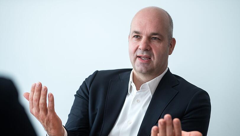 DIW-Präsident Marcel Fratzscher zieht mit einem Vorschlag für eine Rentner-Pflichtjahr Kritik auf sich.