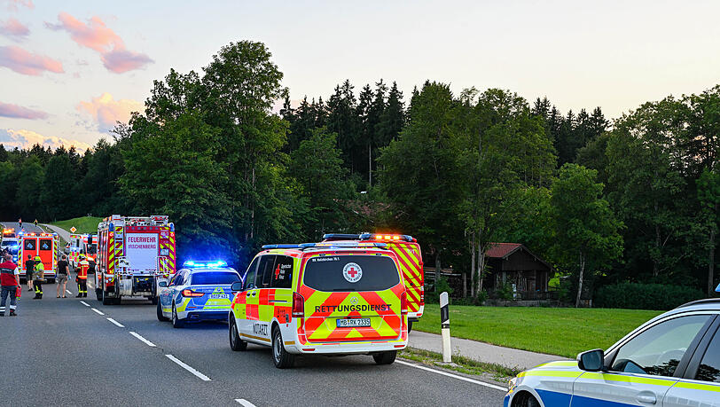 Auf der B472 zwischen Irschenberg und Weilheim hat sich am Freitagabend ein t&ouml;dlicher Unfall ereignet.