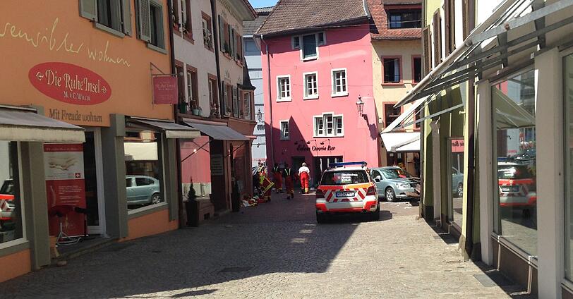 Am Samstag raste in Bad Säckingen ein Auto in eine Menschengruppe vor einem Straßencafe: Ein Toter und mehrere Verletzte.