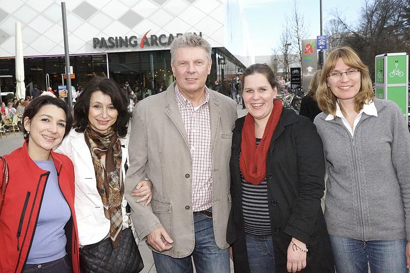 Dieter Reiter mit den SPD-Stadtratskandidatinnen (von links) Daniela di Benedetto, Didona Weippert, Verena Dietl, Constanze Söllner-Schaar.