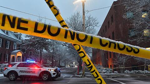 Ein bewaffneter Täter hatte am Samstag an der Brown University zwei Studenten getötet und mehrere verletzt.