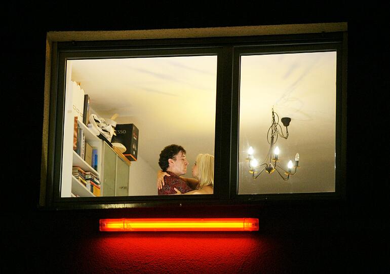 Viele Tänzer waren wie Margit und Alexander so vertieft, dass sie die kulturellen Spanner vor ihrem Fenster kaum wahrnahmen.