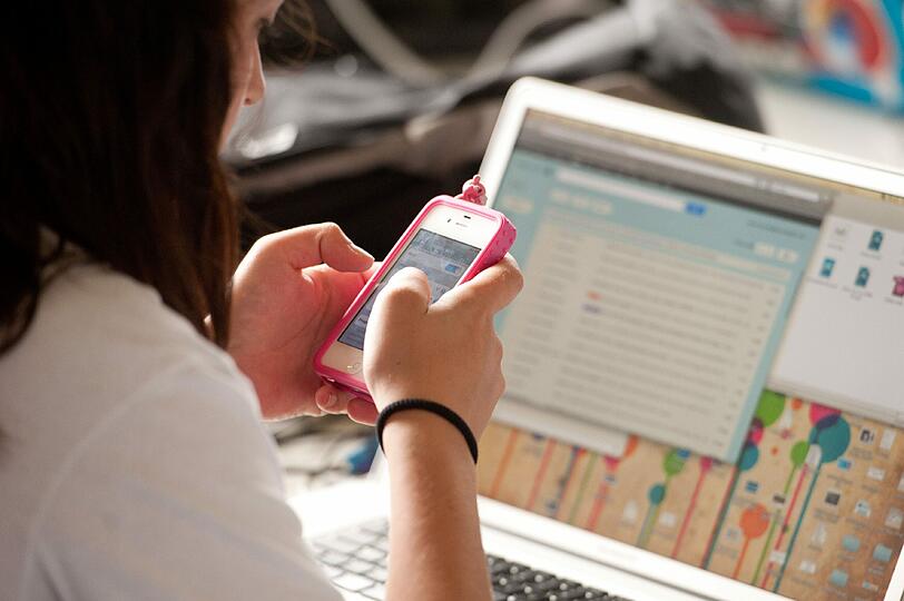 Ob mobil oder per PC: Wer online unterwegs ist, sollte wachsam sein.