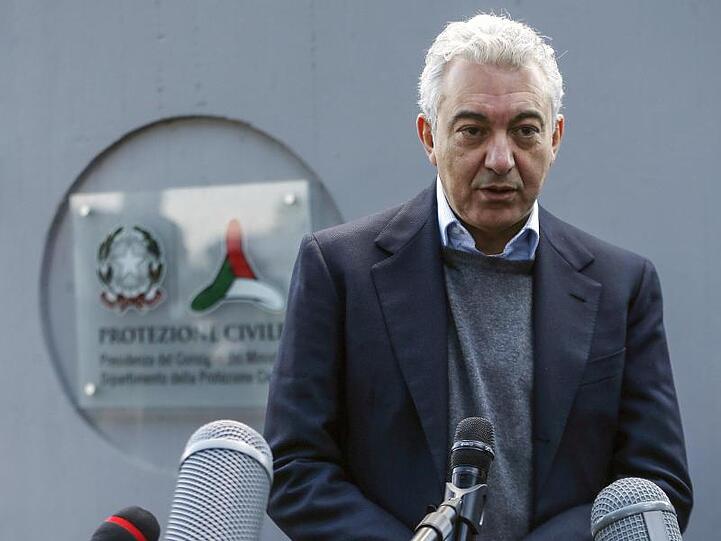 Domenico Arcuri, der italienische Sonderbeauftragte für Covid-19, bei einer Pressekonferenz vor dem Hauptquartier des Katastrophenschutzes.