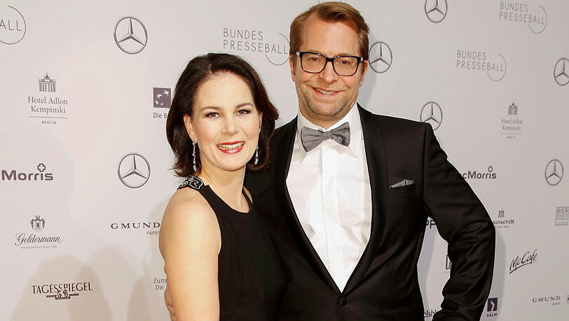 Daniel Holefleisch mit seiner Frau Annalena Baerbock beim Bundespresseball im Hotel Adlon in Berlin. Daniel Holefleisch mit seiner Frau Annalena Baerbock beim Bundespresseball im Hotel Adlon in Berlin.