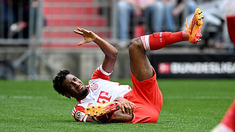 Kingsley Coman verletzt sich gegen Köln.