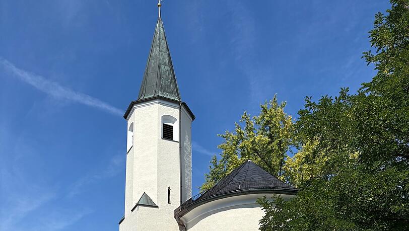 Die Kirche St. Philipp und Jakob in Daglfing war mehrere Jahre lang einsturzgefährdet und gesperrt, inzwischen wurde sie saniert. Die Kirche St. Philipp und Jakob in Daglfing war mehrere Jahre lang einsturzgefährdet und gesperrt, inzwischen wurde sie saniert.