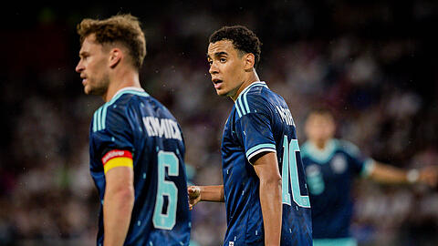 Jamal Musiala und Joshua Kimmich k&ouml;nnen dem Spiel der Nationalmannschaft bislang noch keinen Stempel aufdr&uuml;cken.