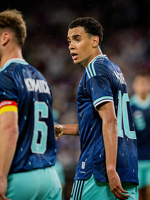 Jamal Musiala und Joshua Kimmich k&ouml;nnen dem Spiel der Nationalmannschaft bislang noch keinen Stempel aufdr&uuml;cken.