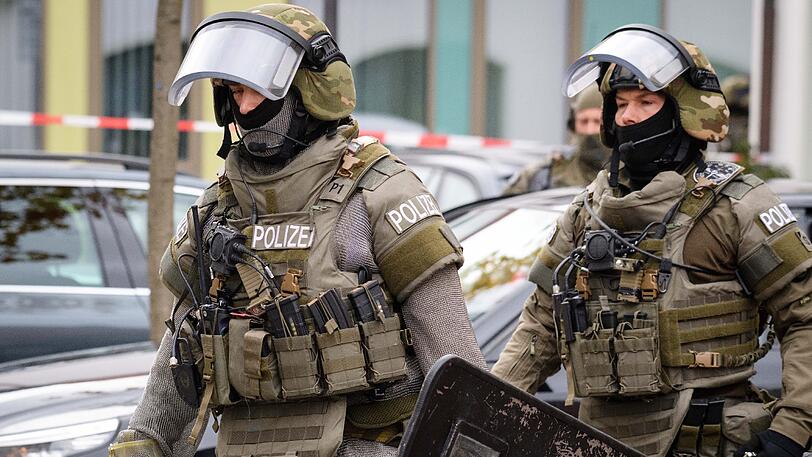 Geiselnahme beendet: Das SEK in Pfaffenhofen im Einsatz. Klicken Sie sich durch die Bilder!