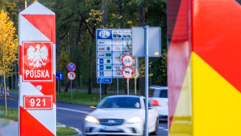 Grenzpfähle von Deutschland und Polen. Die Bundesregierung stuft das Nachbarland als Hochinzidenzgebiet ein.