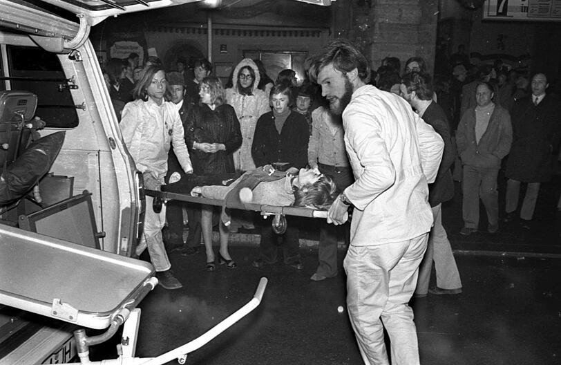 Der Schwerverletzte auf dem AZ-Foto von 1973 ist Peter Lang.