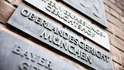 Nach einem Untersuchungshaftbefehl des Oberlandesgerichts München ist eine Frau wegen des Verdachts der Mitgliedschaft in der Terrororganisation IS festgenommen worden. (Archivbild)