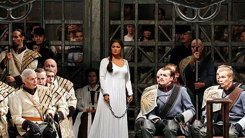 Anna Netrebko als Elsa von Brabant