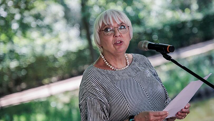 Claudia Roth (Bündnis 90/Die Grünen), Staatsministerin für Kultur und Medien, spricht bei der Gedenkstunde.