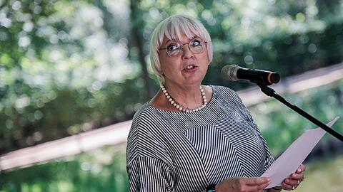 Claudia Roth (Bündnis 90/Die Grünen), Staatsministerin für Kultur und Medien, spricht bei der Gedenkstunde.