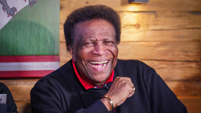 Roberto Blanco machte bei einem TV-Interview sein eigenes Ding. Damit sorgte er f&uuml;r Lacher.