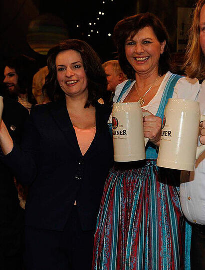 Isle Aigner: Rechts das Original, links Schauspielerin Angela Ascher