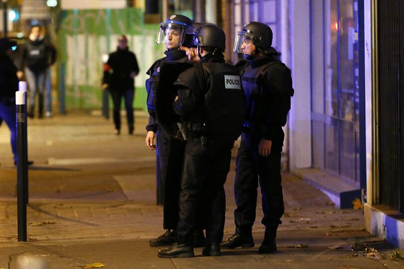 Polizeieinsatz in Saint-Denis: Der gesuchte Terrorist Abdelhamid Abaaoud soll sich in einer Wohnung im Norden von Paris verschanzen.