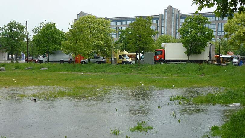 Neuperlach hat sogar einen kleinen See... Neuperlach hat sogar einen kleinen See...