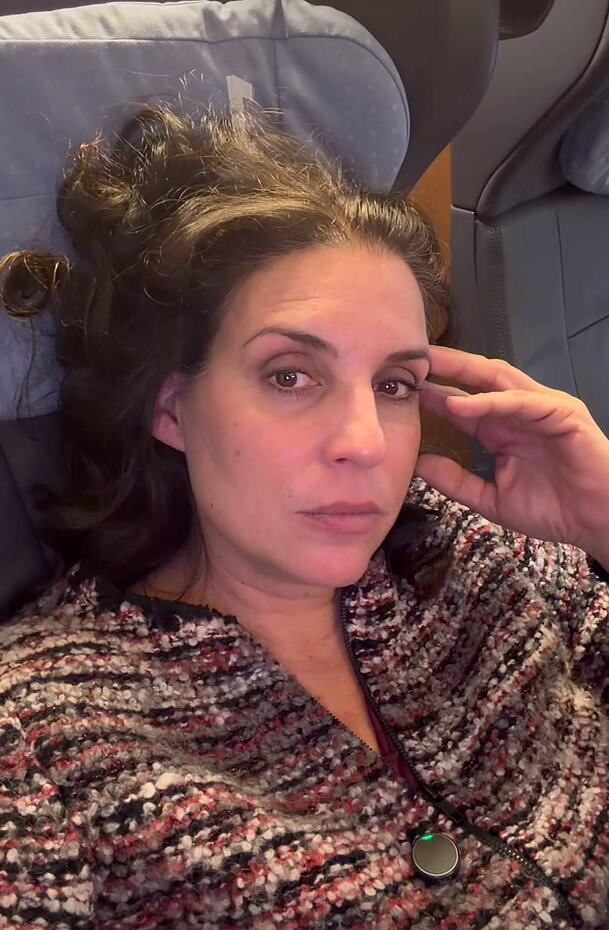 Elena Uhlig möchte am Wochenende zur Ruhe kommen und meldet sich auf Social Media ab. Elena Uhlig möchte am Wochenende zur Ruhe kommen und meldet sich auf Social Media ab.