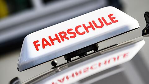 Ein Fahrsch&uuml;ler tritt betrunken zu einer Fahrstunde in Hasel&uuml;nne an und wird von der Polizei gestoppt. (Symbolbild)